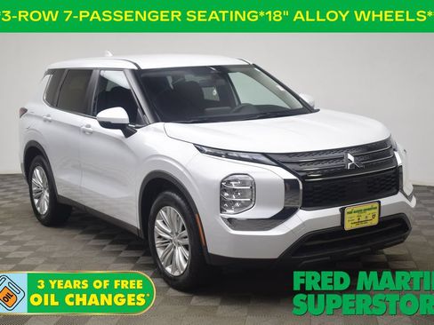 Used 2024 Mitsubishi Outlander ES FWD image 1