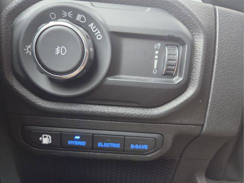 Used 2025 Jeep Wrangler Willys image 22