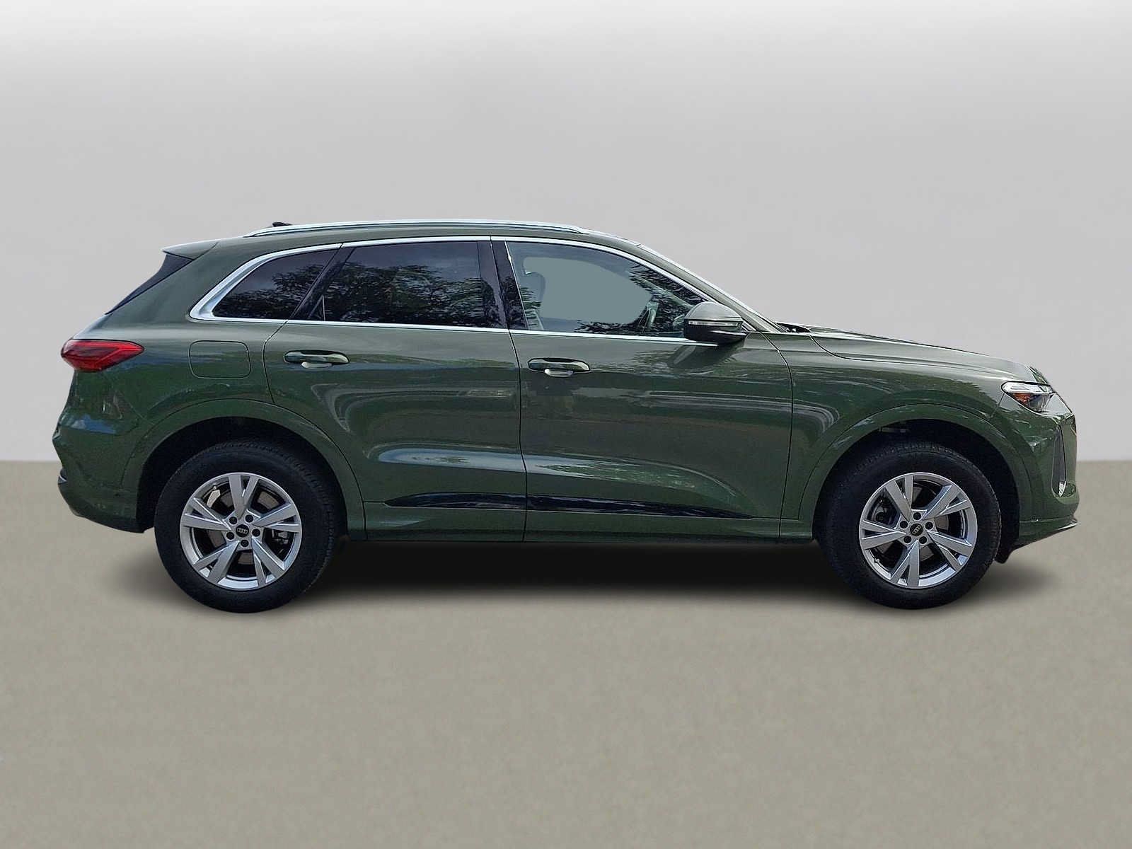Used 2025 Audi Q5 Premium w/ Convenience Package AWD/4WD image 32
