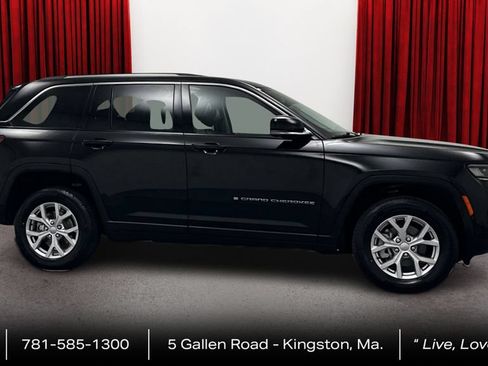 Used 2022 Jeep Grand Cherokee Limited w/ Luxury Tech Group II AWD/4WD image 4