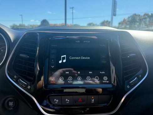 Used 2021 Jeep Cherokee Limited image 22