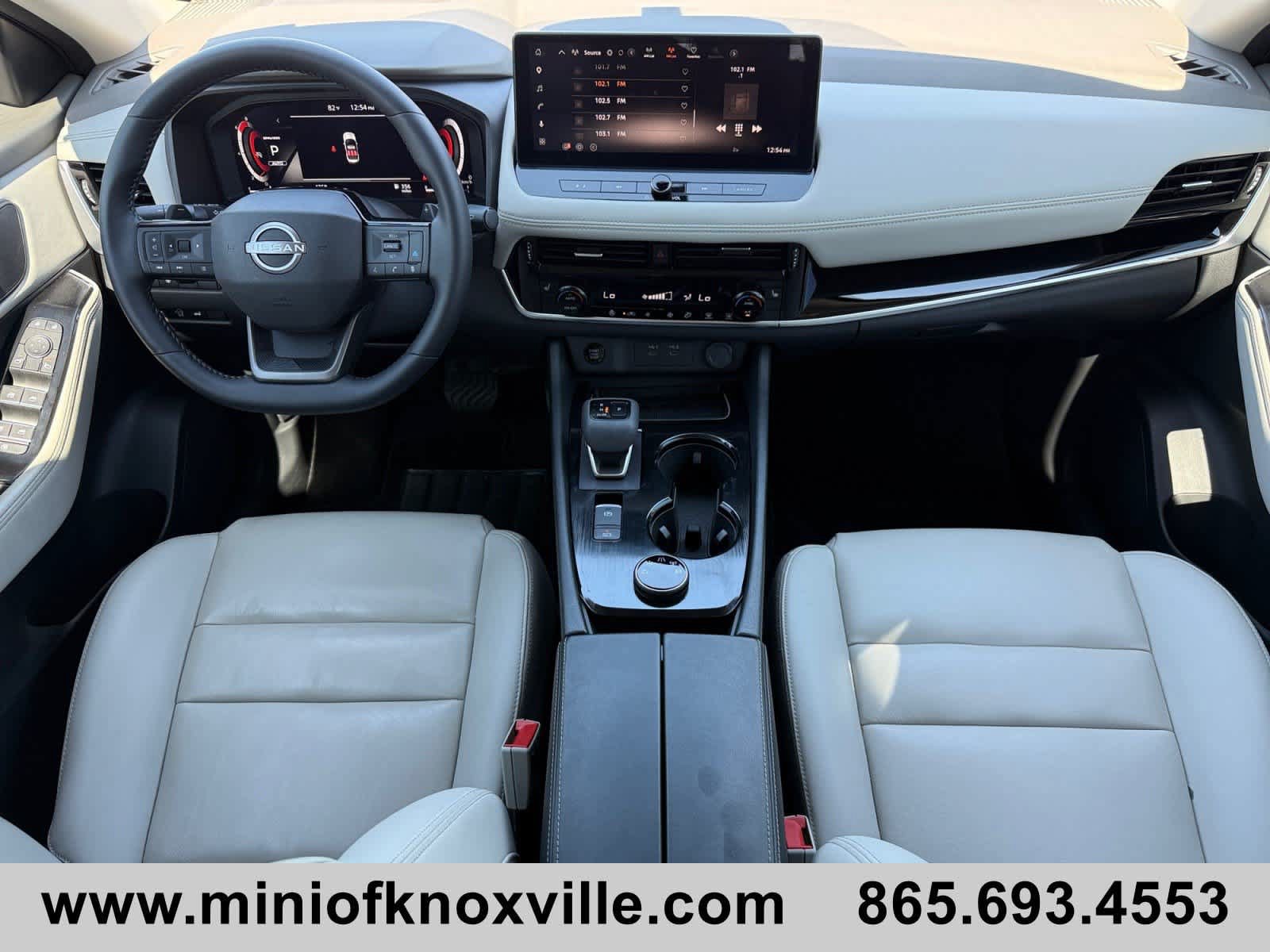 Used 2025 Nissan Rogue SL AWD/4WD image 17