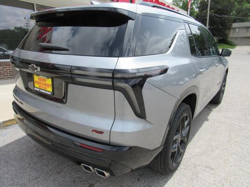 Used 2025 Chevrolet Traverse RS w/ LPO, Floor Liner Package AWD/4WD image 12