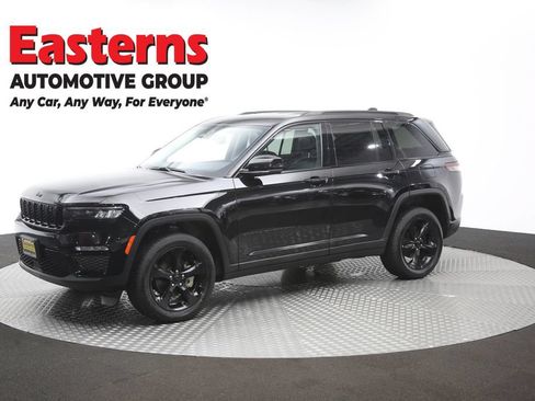 Used 2023 Jeep Grand Cherokee Limited w/ Black Appearance Package AWD/4WD image 59