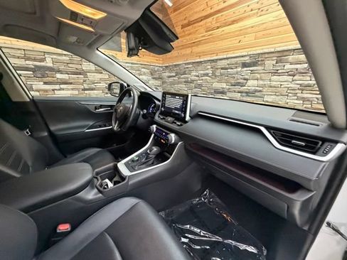 Used 2019 Toyota RAV4 Limited AWD/4WD image 15