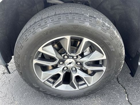 Used 2023 Chevrolet Silverado 1500 RST AWD/4WD image 32