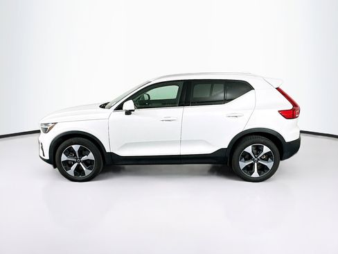 Used 2025 Volvo XC40 B5 Plus AWD/4WD image 4