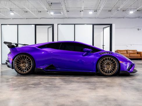 Used 2021 Lamborghini Huracan EVO RWD image 1