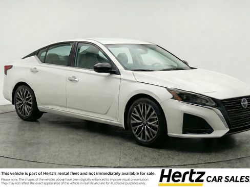 Used 2025 Nissan Altima 2.5 SV image 1