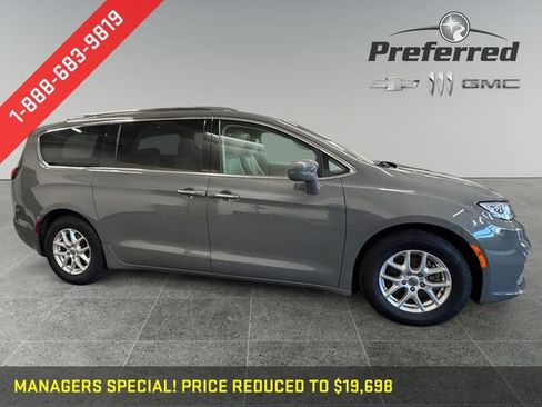 Used 2021 Chrysler Pacifica Touring-L FWD image 9
