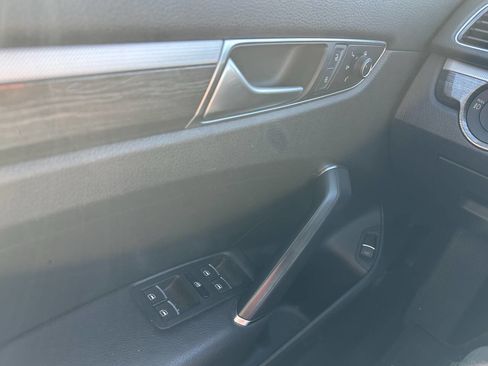 Used 2016 Volkswagen Passat 1.8T SE w/ Lighting Package image 17