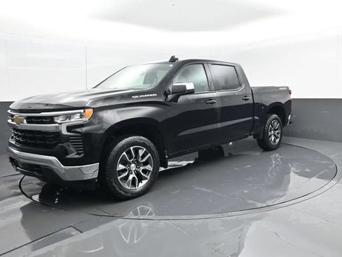 Used 2023 Chevrolet Silverado 1500 LT AWD/4WD image 2