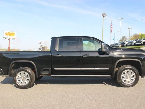 Used 2025 Chevrolet Silverado 2500 High Country w/ Technology Package AWD/4WD image 8