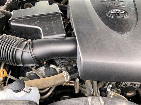 Used 2019 Toyota Tacoma SR5 AWD/4WD image 33