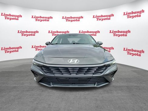 Used 2025 Hyundai Elantra Limited FWD image 23