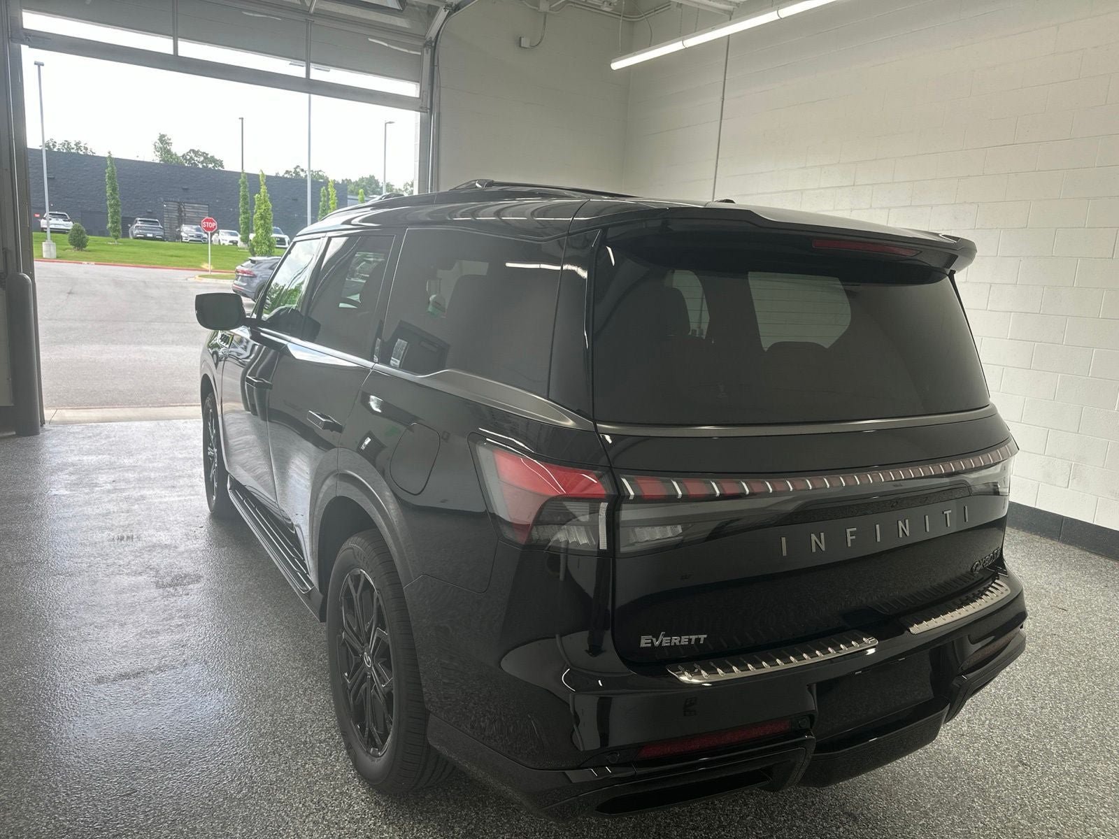 New 2027 INFINITI QX80 Sensory w/ Sport Exterior Package AWD/4WD image 2
