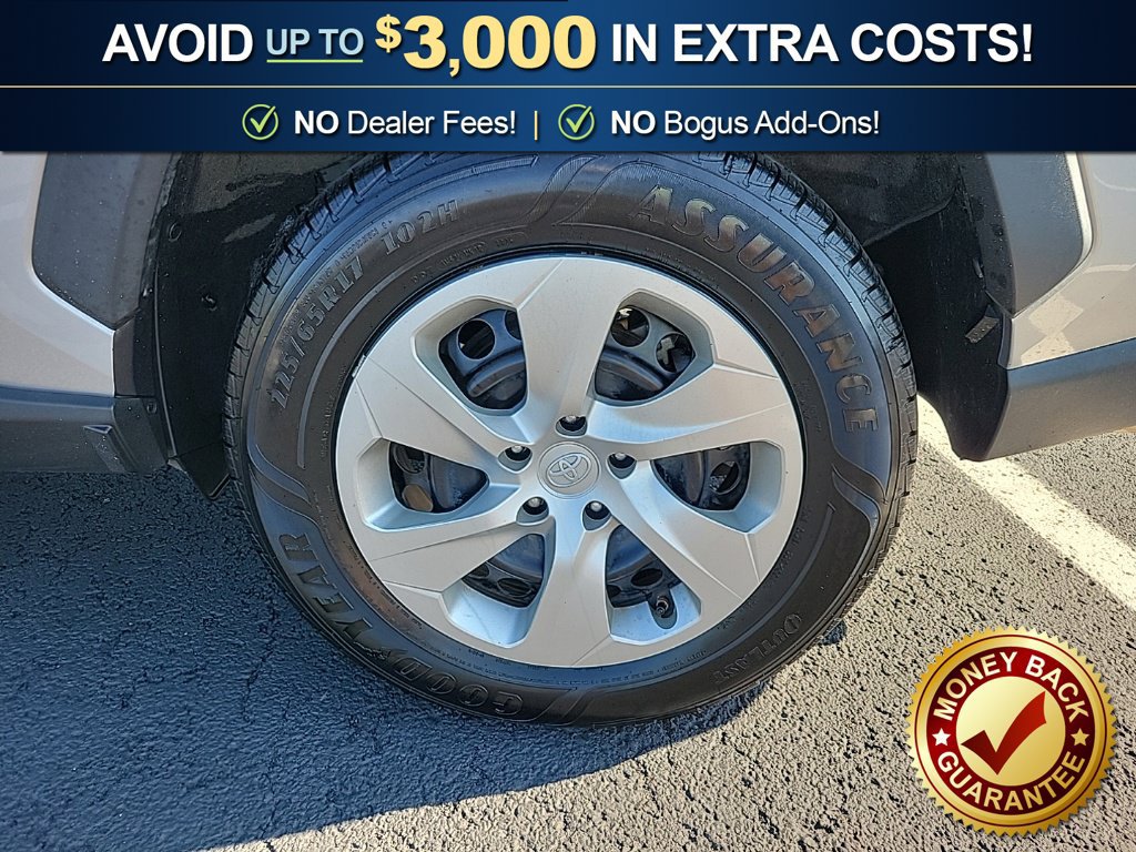 Used 2021 Toyota RAV4 LE FWD image 11