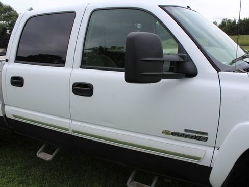 Used 2006 Chevrolet Silverado 2500 LT w/ Heavy-Duty Power Package AWD/4WD image 7