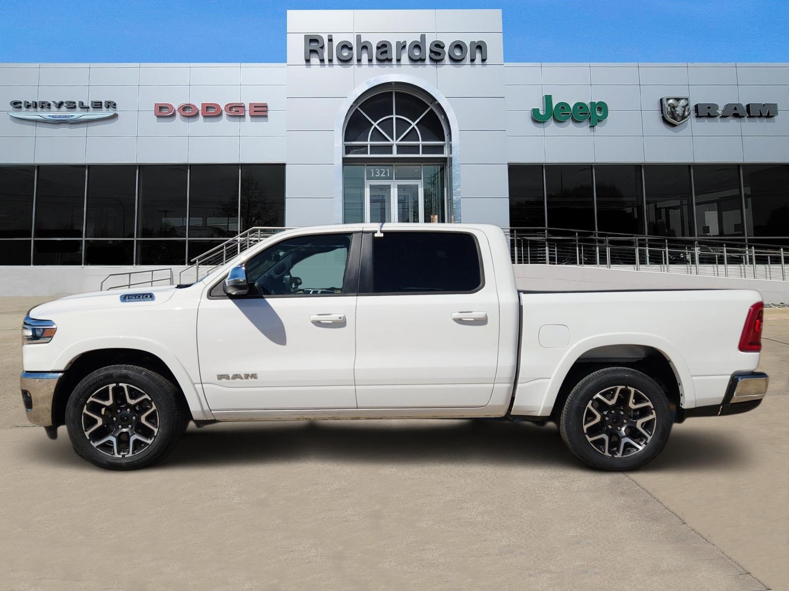 Used 2026 RAM 1500 Laramie AWD/4WD image 3