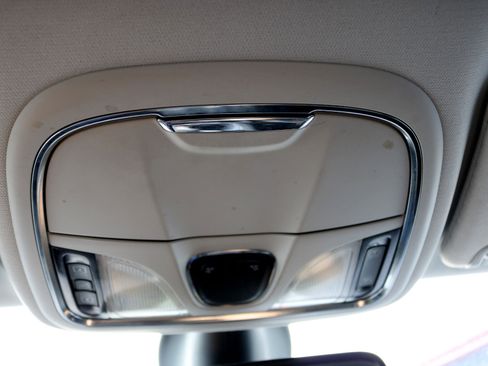 Used 2020 Jeep Cherokee Limited image 45