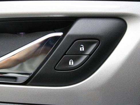 Used 2019 Chevrolet Traverse LT FWD image 17
