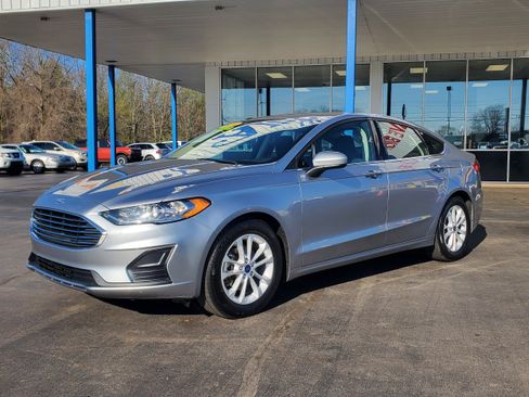 Used 2020 Ford Fusion SE image 2