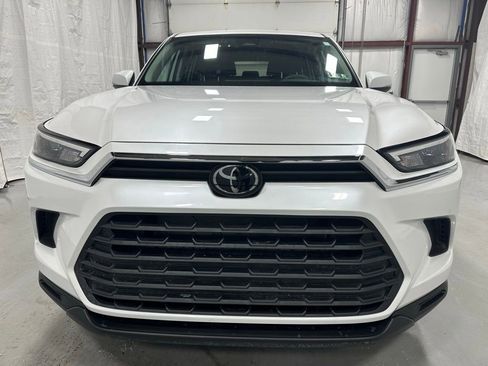 Used 2025 Toyota Grand Highlander AWD image 2