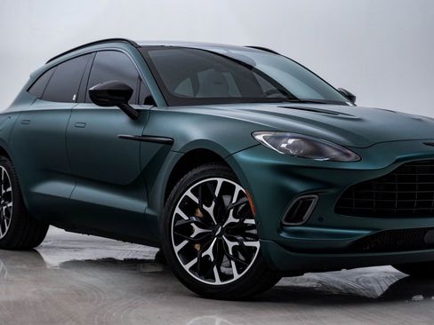 Used 2022 Aston Martin DBX image 2