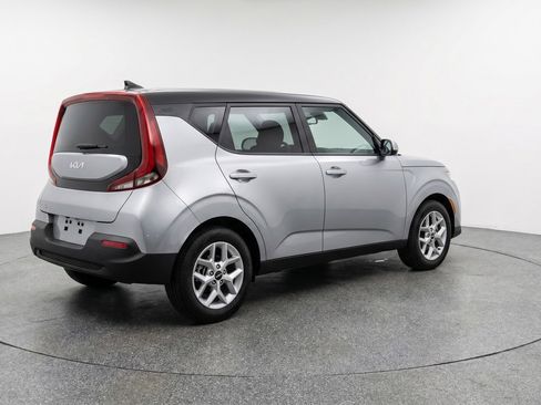Used 2025 Kia Soul LX w/ LX Technology Package FWD image 9