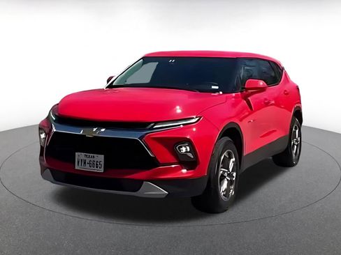 Used 2025 Chevrolet Blazer LT image 9