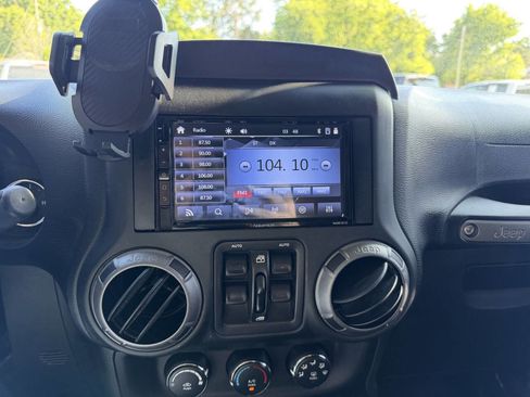 Used 2018 Jeep Wrangler Unlimited Sport S AWD/4WD image 26