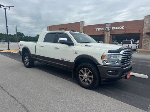 Used 2022 RAM 2500 Limited AWD/4WD image 2