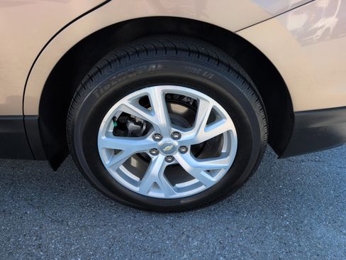 Used 2018 Chevrolet Equinox LT FWD image 5