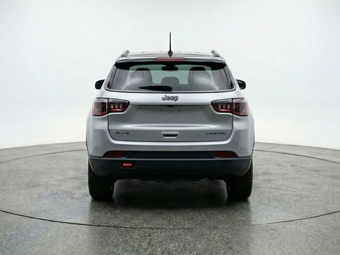 Used 2025 Jeep Compass Trailhawk AWD/4WD image 7