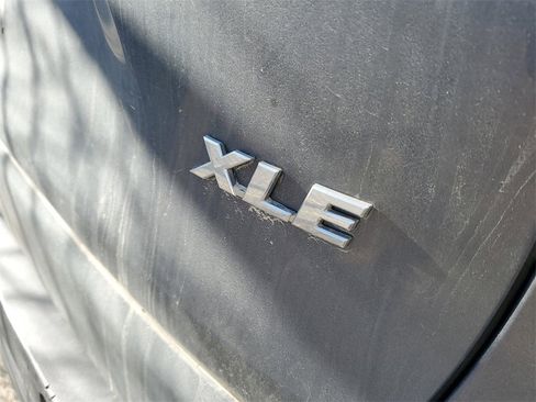 Used 2020 Toyota RAV4 XLE Premium image 3