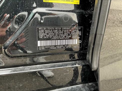 Used 2022 Lexus LS 500 w/ Accessory Package (Z1) image 30