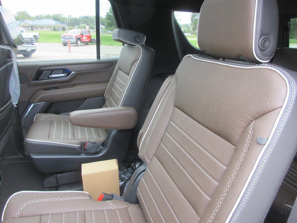 New 2026 GMC Yukon Denali Ultimate AWD/4WD image 12
