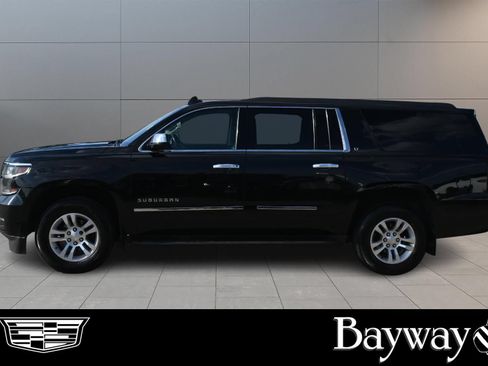 Used 2020 Chevrolet Suburban LT AWD/4WD image 4