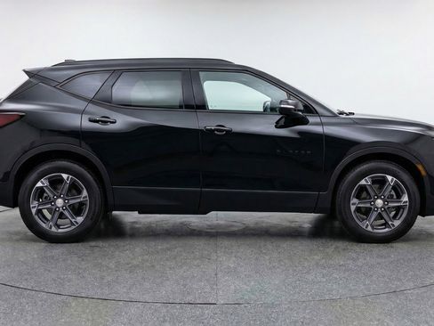 Used 2025 Chevrolet Blazer LT image 11