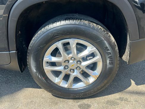 Used 2021 Chevrolet Traverse LS image 10