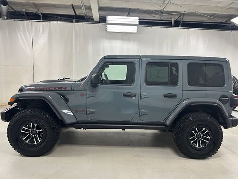 Used 2024 Jeep Wrangler Unlimited Rubicon AWD/4WD image 8