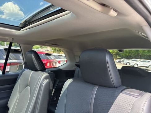 Used 2025 Toyota Grand Highlander AWD image 34