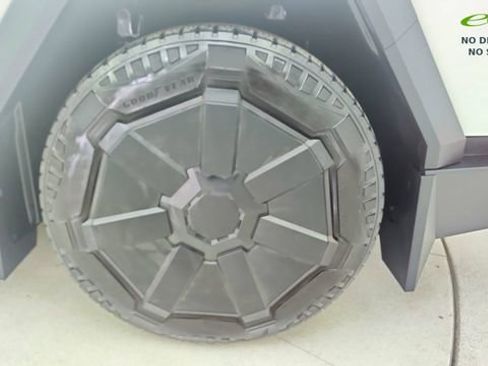 Used 2024 Tesla Cybertruck AWD Crew Cab image 57