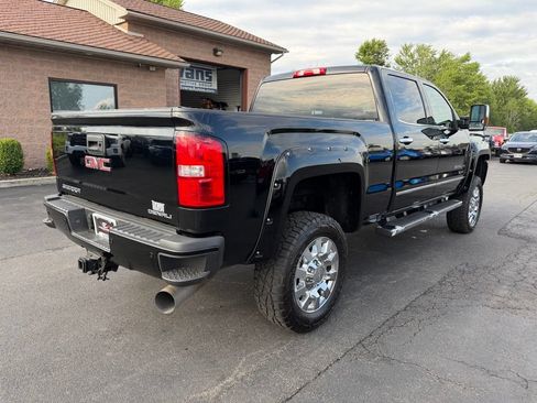 Used 2018 GMC Sierra 2500 Denali w/ Duramax Plus Package AWD/4WD image 5