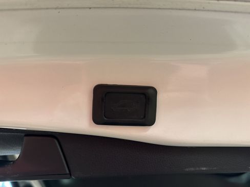 Used 2021 Toyota RAV4 XLE Premium image 24