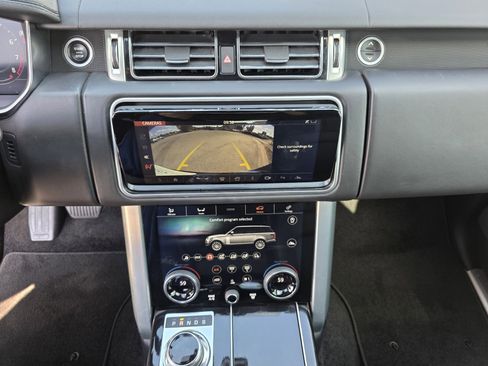 Used 2018 Land Rover Range Rover HSE image 18