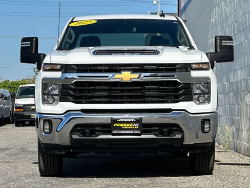 Used 2025 Chevrolet Silverado 2500 LT w/ Convenience Package AWD/4WD image 9