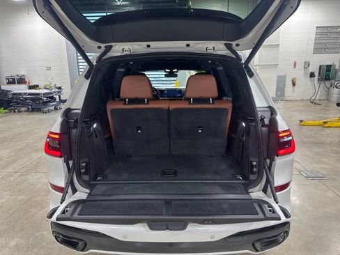 Used 2025 BMW X7 xDrive40i w/ M Sport Package AWD/4WD image 21