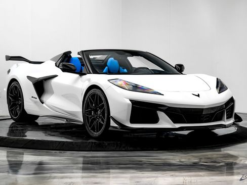 Used 2025 Chevrolet Corvette Z06 w/ Z07 Performance Package RWD image 28