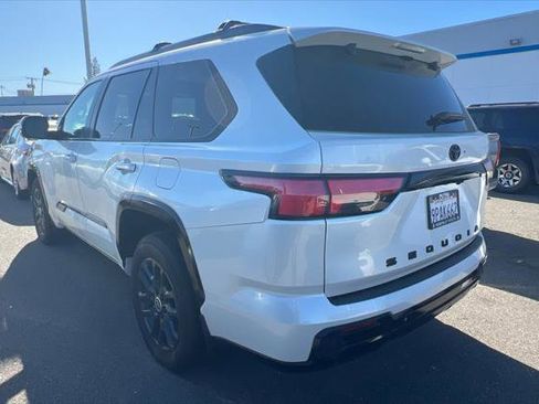 Certified 2024 Toyota Sequoia Platinum AWD/4WD image 6